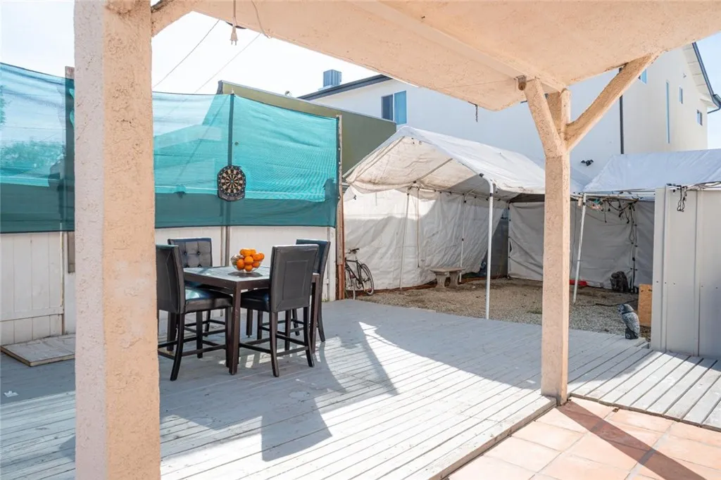 300 W 121st Street W, Los Angeles, California 90061 home-pic-58